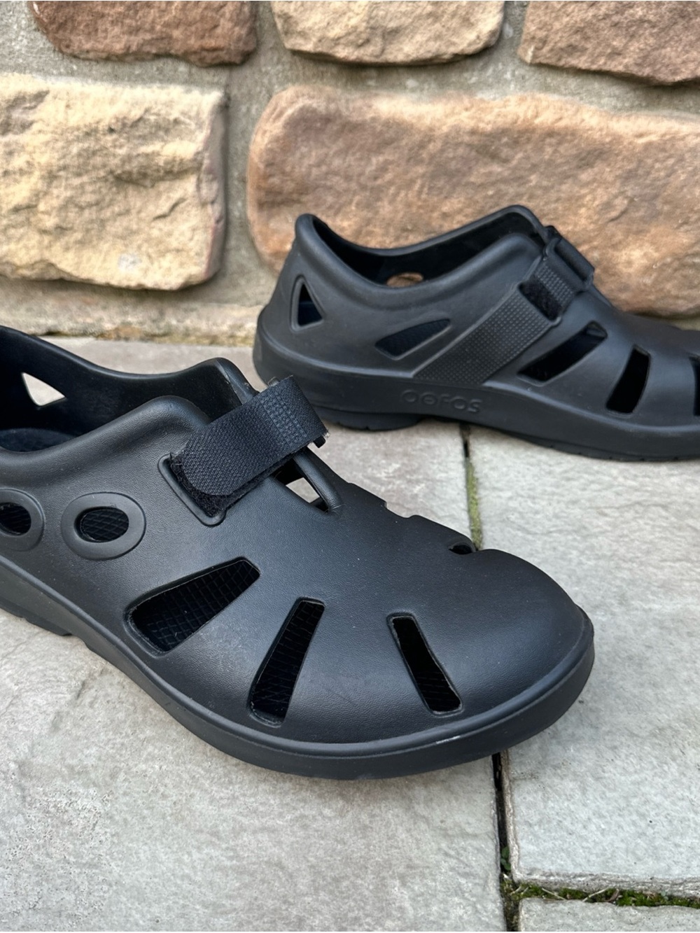 Oofos Mens 10 Womens 12 Oocandoo Recovery Sandals Black Slip On Adjustable Strap